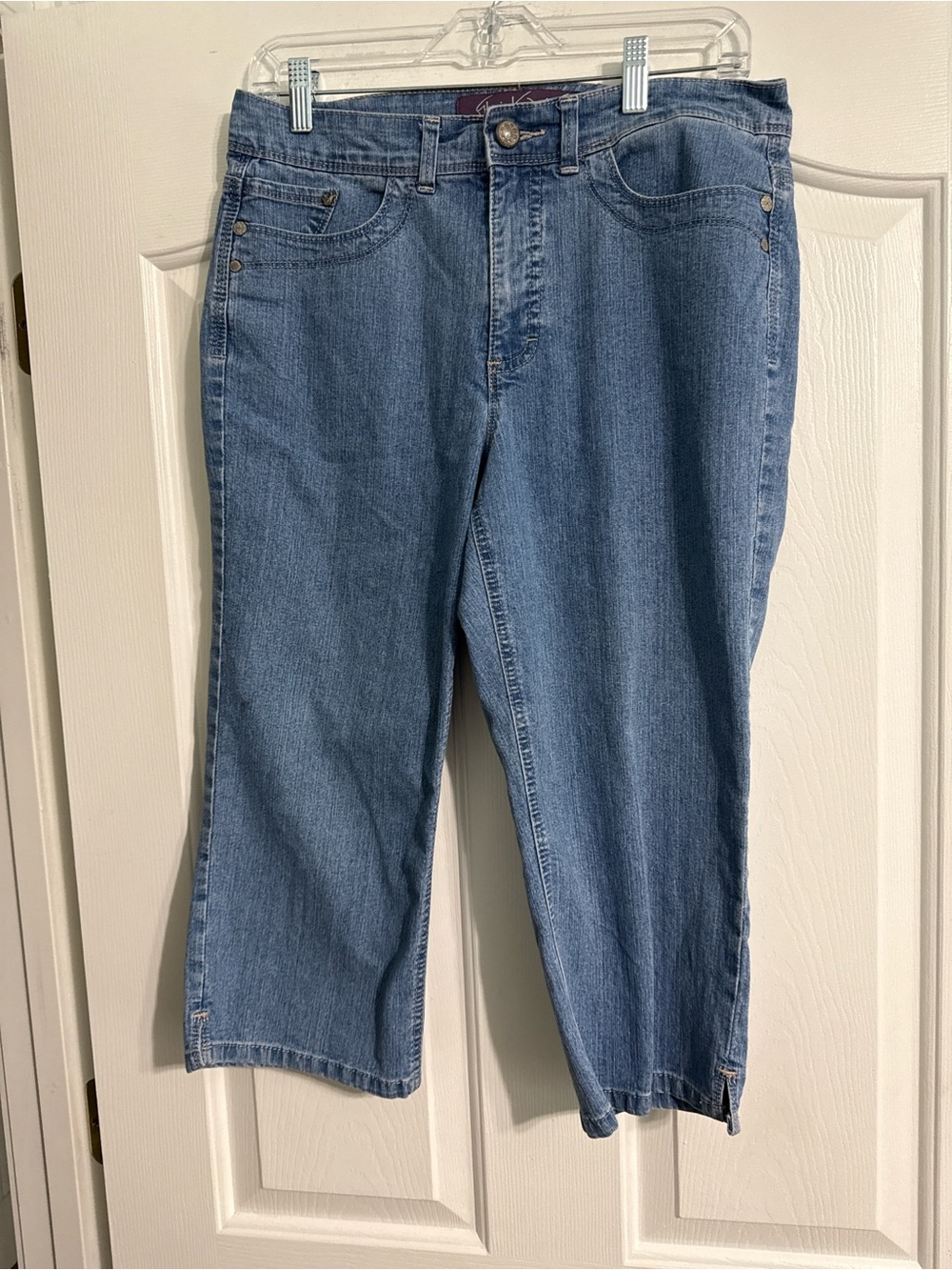 Gloria Vanderbilt Light Blue Cropped Jeans